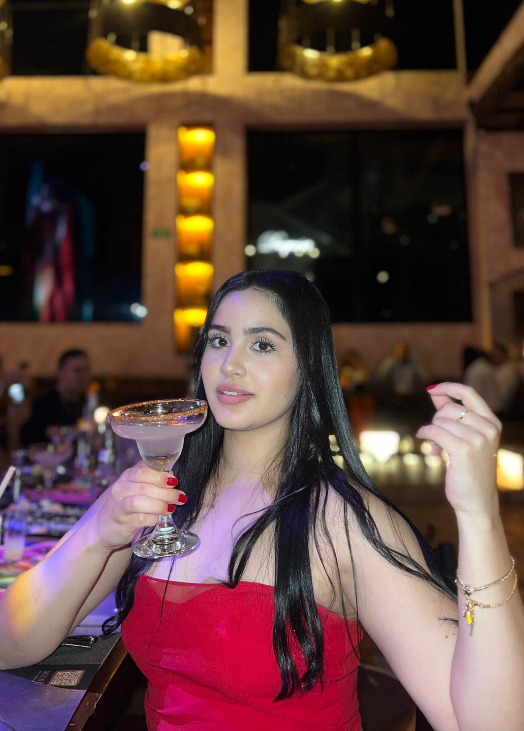 foto vale con coctel para sobre mi